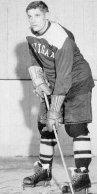 Al Renfrew, American ice hockey player and coach (Michigan Wolverines)., dies at age 89